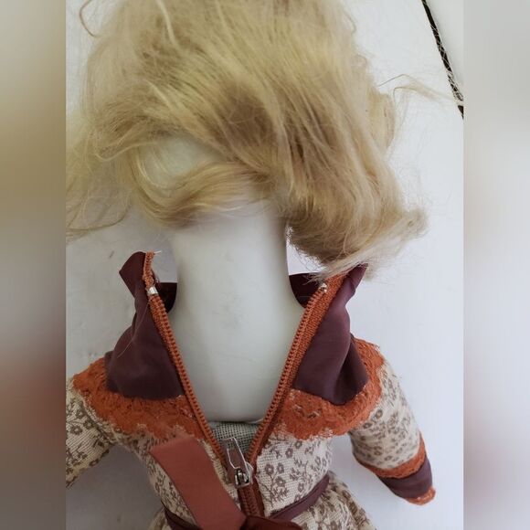 Porcelain Doll - Picture 5 of 7